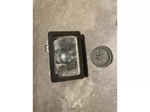 Case IH originele HELLA koplamp met rand voor Case IH 745XL t/m 1455XL