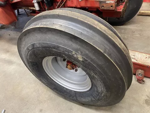 BKT 11.00-16 banden op 5 gaats velgen, geschikt voor vele types 2wd